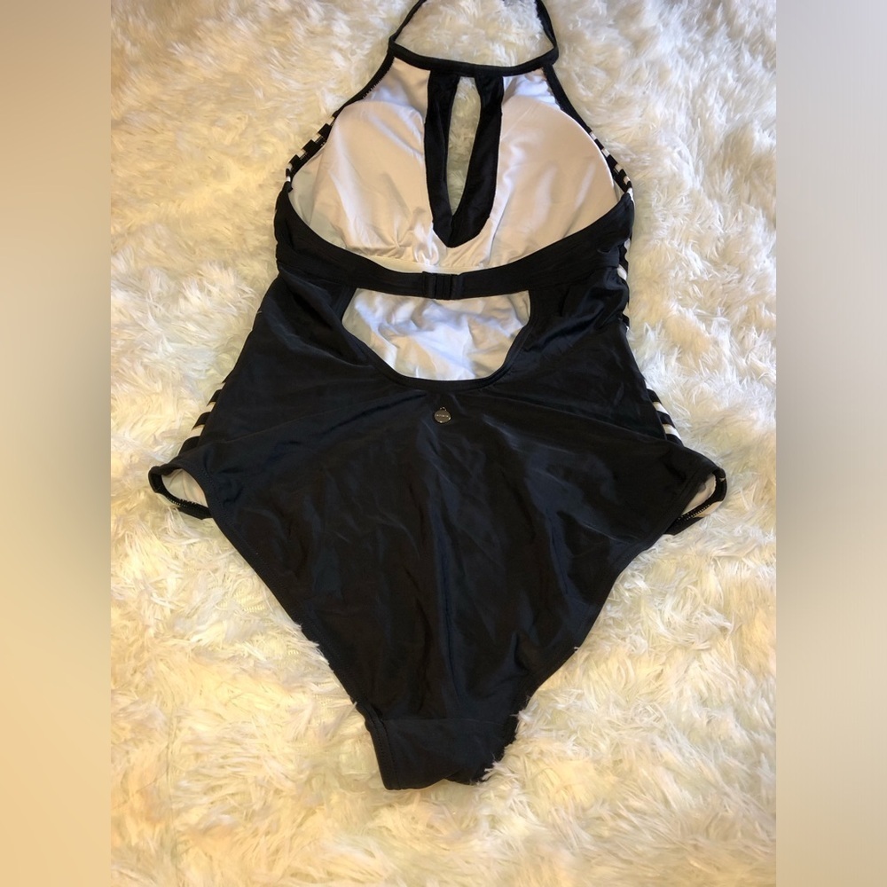 Black and White Striped Swimsuit - Picture 11 of 16